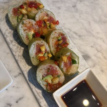 CōV Edina - Cov roll - Cocktail Bars Near Me - Edina, Minnesota