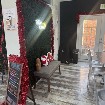 Triple Crown Coffee Eats & Events - Juice Bars & Smoothies Near Me - Kansas City, Missouri