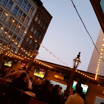 Sienna Mercato - Cool open roof top - Italian Near Me - Pittsburgh, Pennsylvania