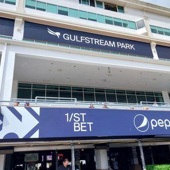 Capone's Flicker Lite - Gulfstream race track. The reason for our visit. - Pizza Near Me - Hollywood, Florida