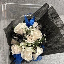 Corsage form tender petal