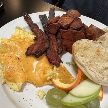 Newbergundian Bistro - Farmhouse plate with bacon - Wine Bars Near Me - Newberg, Oregon