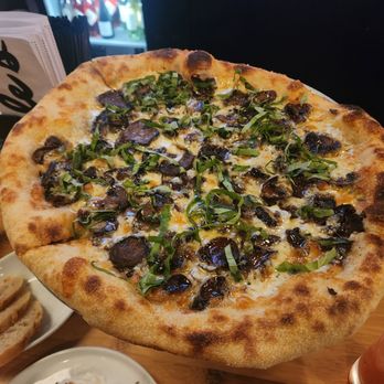 Lyle's Pizzeria - Funghi Pizza - Pizza Near Me - Omaha, Nebraska
