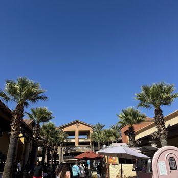 Desert Hills Premium Outlets - Shopping Centers Near Me - Cabazon, California Desert Hills Premium Outlets - Shopping Centers Near Me - Cabazon, California