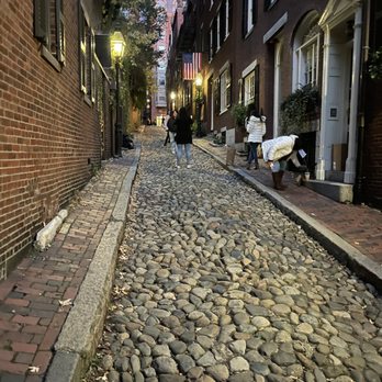 Beacon Hill - Acorn Street - Local Flavor Near Me