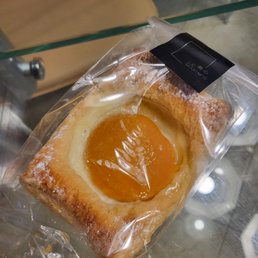 peach danish/pastry