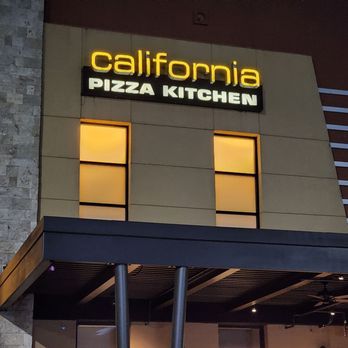 Northbrook Court - Shopping Centers Near Me - Northbrook, Illinois