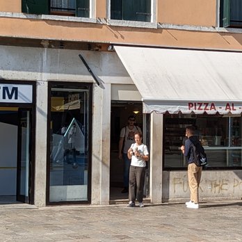 Pizza al Volo - Unassuming exterior - Pizza Near Me - Venezia, VE Pizza al Volo - Unassuming exterior - Pizza Near Me - Venezia, VE