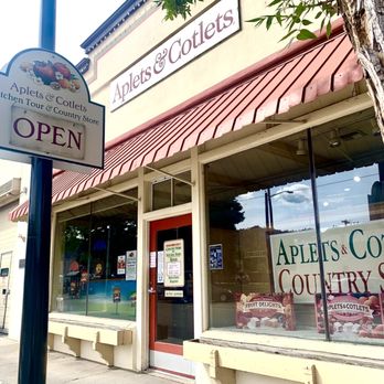 Liberty Orchards - Storefront with plenty of parking. 15 minutes drive from Leavenworth. - Candy Stores Near Me - Cashmere, Washington Liberty Orchards - Storefront with plenty of parking. 15 minutes drive from Leavenworth. - Candy Stores Near Me - Cashmere, Washington