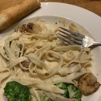 Applebee's Grill + Bar - Broccoli and blacken shrimp Alfredo - Sports Bars Near Me - Copperas Cove, Texas