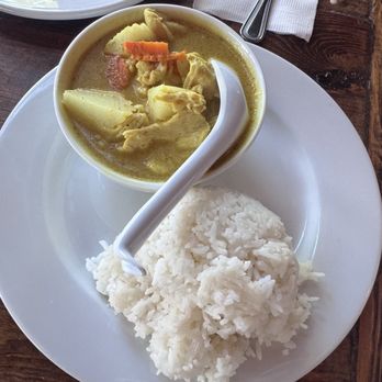 Sala Thai - Lunch plate chicken yellow curry - Thai Near Me - Rancho Cordova, California Sala Thai - Lunch plate chicken yellow curry - Thai Near Me - Rancho Cordova, California
