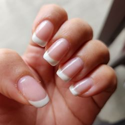 Oxygenix Nail Lounge - left hand, after a week. how you look, the girl did not remove my cuticles well