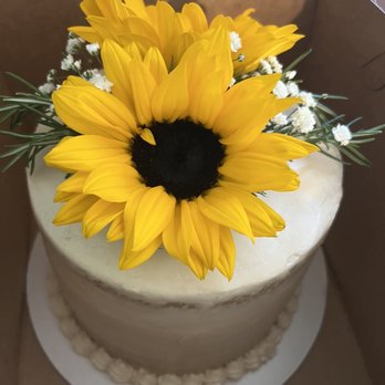 Pasteliux Vegan Bakery - Rayos De Sol - Bakeries Near Me - Los Angeles, California Pasteliux Vegan Bakery - Rayos De Sol - Bakeries Near Me - Los Angeles, California