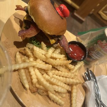 Universal Studios Hollywood - Burger at Toadstool Cafe - Amusement Parks Near Me - Universal City, California Universal Studios Hollywood - Burger at Toadstool Cafe - Amusement Parks Near Me - Universal City, California