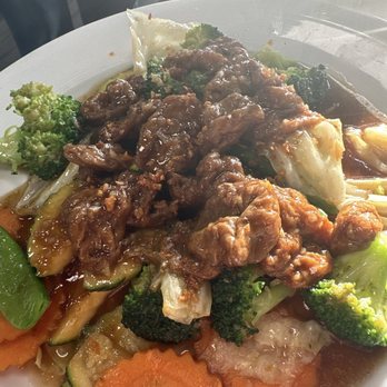 Thai Chang Cuisine - Garlic &'Pepper stir fry with Seitan - Thai Near Me - Mount Pocono, Pennsylvania Thai Chang Cuisine - Garlic &'Pepper stir fry with Seitan - Thai Near Me - Mount Pocono, Pennsylvania