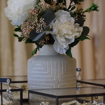Ivory Bridal Boutique - Boho rustic feeling!! Cute decor! - Bridal Near Me - Clovis, California