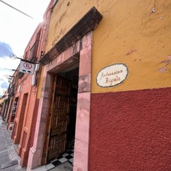 Torta Mundo - The entrance on side street
