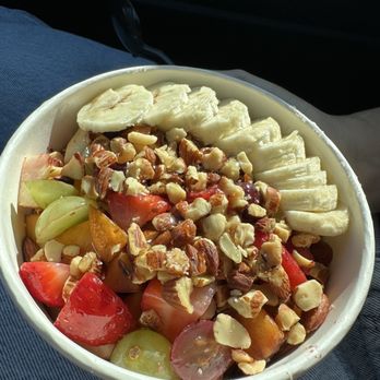 Farm Fresh Bowls - Berry Açaí - Food Stands Near Me - Visalia, California