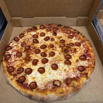 Blackbeard's Tavern - Pepperoni Pizza - Pizza Near Me - Bath, North Carolina Blackbeard's Tavern - Pepperoni Pizza - Pizza Near Me - Bath, North Carolina