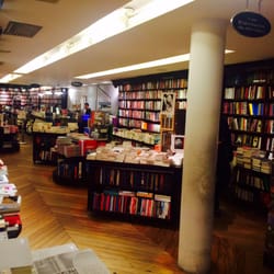 Livraria da Travessa - Parte principal da livraria e caixas.