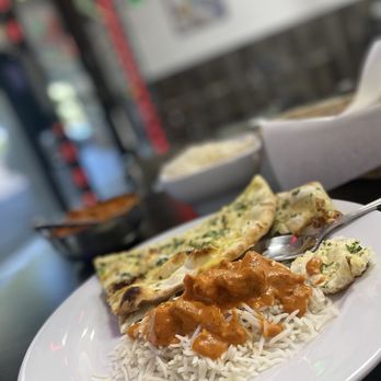 Velly Pizza - Butter Chicken Garlic Naangarlic - Pizza Near Me - Sacramento, California Velly Pizza - Butter Chicken Garlic Naangarlic - Pizza Near Me - Sacramento, California