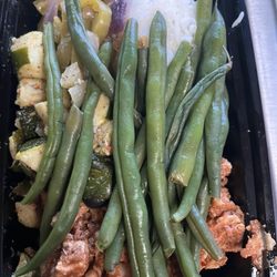 AZ Tastebuds Meal Prep - Chicken, rice, black beans, zucchini medley & green beans