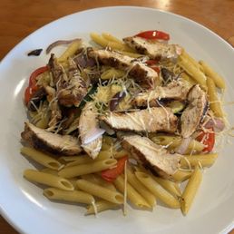 Spanish trail pasta with chicken and no Alfredo sauce (3/5) Spanish trail pasta with chicken and no Alfredo sauce (3/5)