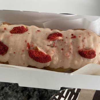 Straw & Bubbles Tea Bar - Strawberry cream cheese donut - Bubble Tea Near Me - Glenview, Illinois