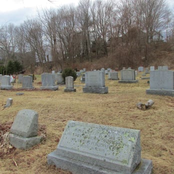Mt Pleasant Cemetery - Many monuments are simple - Funeral Services & Cemeteries Near Me - Gloucester, Massachusetts
