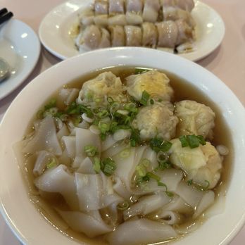 Tin Wong - Fried cruller rice roll and wonton flat noodle soup - Noodles Near Me - New York, New York Tin Wong - Fried cruller rice roll and wonton flat noodle soup - Noodles Near Me - New York, New York