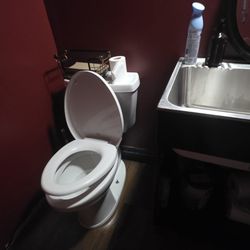 Opa Sushi Bar - Bathroom