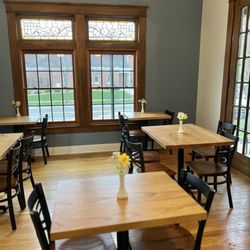 Debbie's Daughters Cafe & Bakery - Dining room