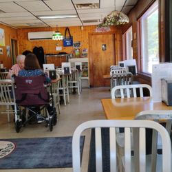 Stookey's Famous Barbeque - Dining Area