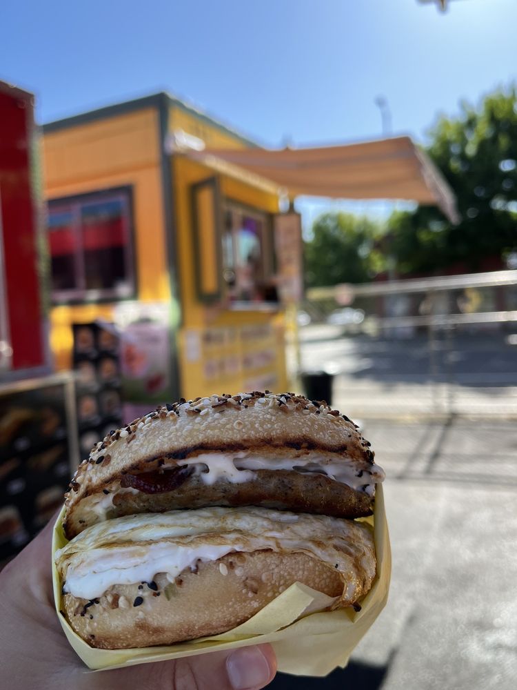 Puddletown Bagels Logo
