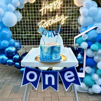 Blonde Balloon Babes - Balloon Services Near Me