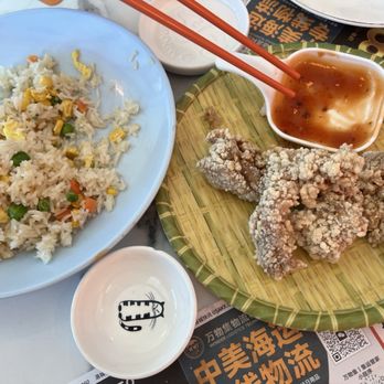 Bun World - Vegetarian fried rice with Popcorn chicken - Chinese Near Me - Ontario, California Bun World - Vegetarian fried rice with Popcorn chicken - Chinese Near Me - Ontario, California