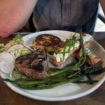 JOEY Bellevue - Steak and crab cake - New American Near Me - Bellevue, Washington