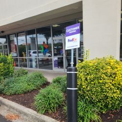 FedEx Office Print & Ship Center - Entrance