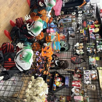 D Monster Shop - Costumes Near Me - San Pedro, California