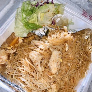 Pikul Thai Bistro - Pad thai w/ chicken (no peanuts) - Thai Near Me - Fairfield, California Pikul Thai Bistro - Pad thai w/ chicken (no peanuts) - Thai Near Me - Fairfield, California