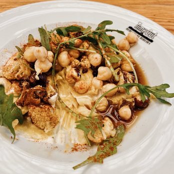 Chef João Rodrigues - Grilled cauliflower and hummus with chickpeas and hazelnuts - Signature Cuisine Near Me - Lisbon, 11