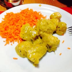 Bawarchi - Curry with chicken and safron rice.