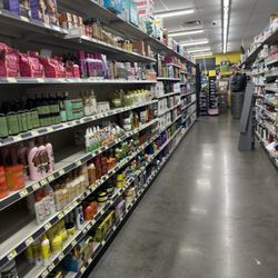Dollar General - Clean isle