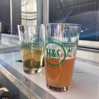 Hop and Sting Brewing Company - Breweries Near Me - Grapevine, Texas