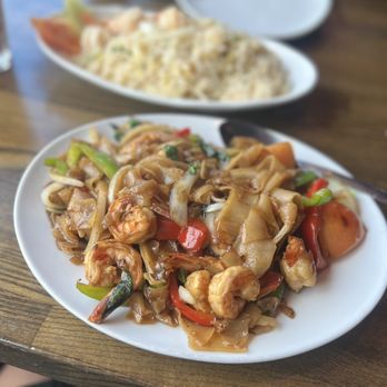 Sweetee Thai Cuisine - Spicy Monsoon noodle with shrimp - Thai Near Me - Cypress, California Sweetee Thai Cuisine - Spicy Monsoon noodle with shrimp - Thai Near Me - Cypress, California