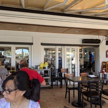 Sweet E's Cafe - Outdoor patio is great - Cafes Near Me - Honolulu, Hawaii