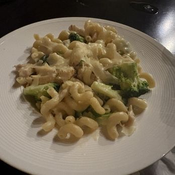 Cellar District - Chicken Alfredo pasta with broccoli - New American Near Me - Fond du Lac, Wisconsin Cellar District - Chicken Alfredo pasta with broccoli - New American Near Me - Fond du Lac, Wisconsin