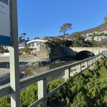 Aliso Beach - Highway bridge - Parks Near Me - Laguna Beach, California