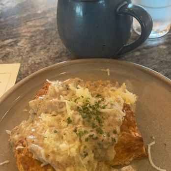 The Monroe - Pepper Biscuits and Sausage gravy - New American Near Me - Orlando, Florida The Monroe - Pepper Biscuits and Sausage gravy - New American Near Me - Orlando, Florida