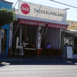 Tacos el Poblano - Puedes poner tu carro enfrentito, creo que no tarbajan de noche.